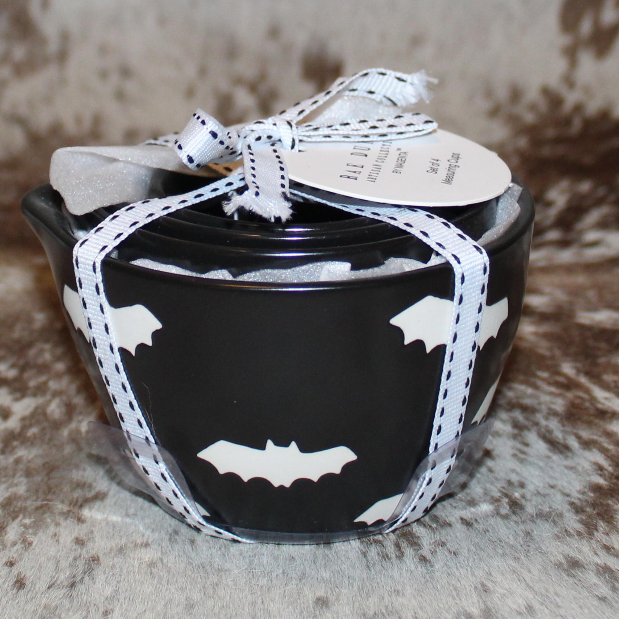 Bat Design - Black and White Measuring Cups